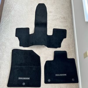 Brand New Hyundai Palisade 7 Passenger Black Carpeted Floor Mats